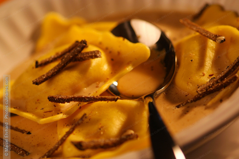 Raviole et truffe - photo r&eacute;f&eacute;rence FG66N.jpg