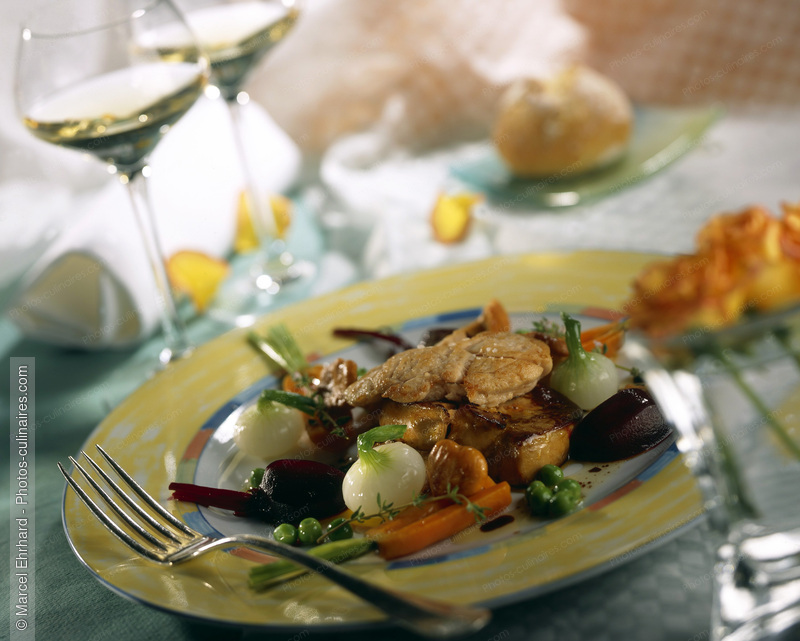 Ris de veau et foie gras po&ecirc;l&eacute; aux l&eacute;gumes nouveaux - photo r&eacute;f&eacute;rence PC238.jpg