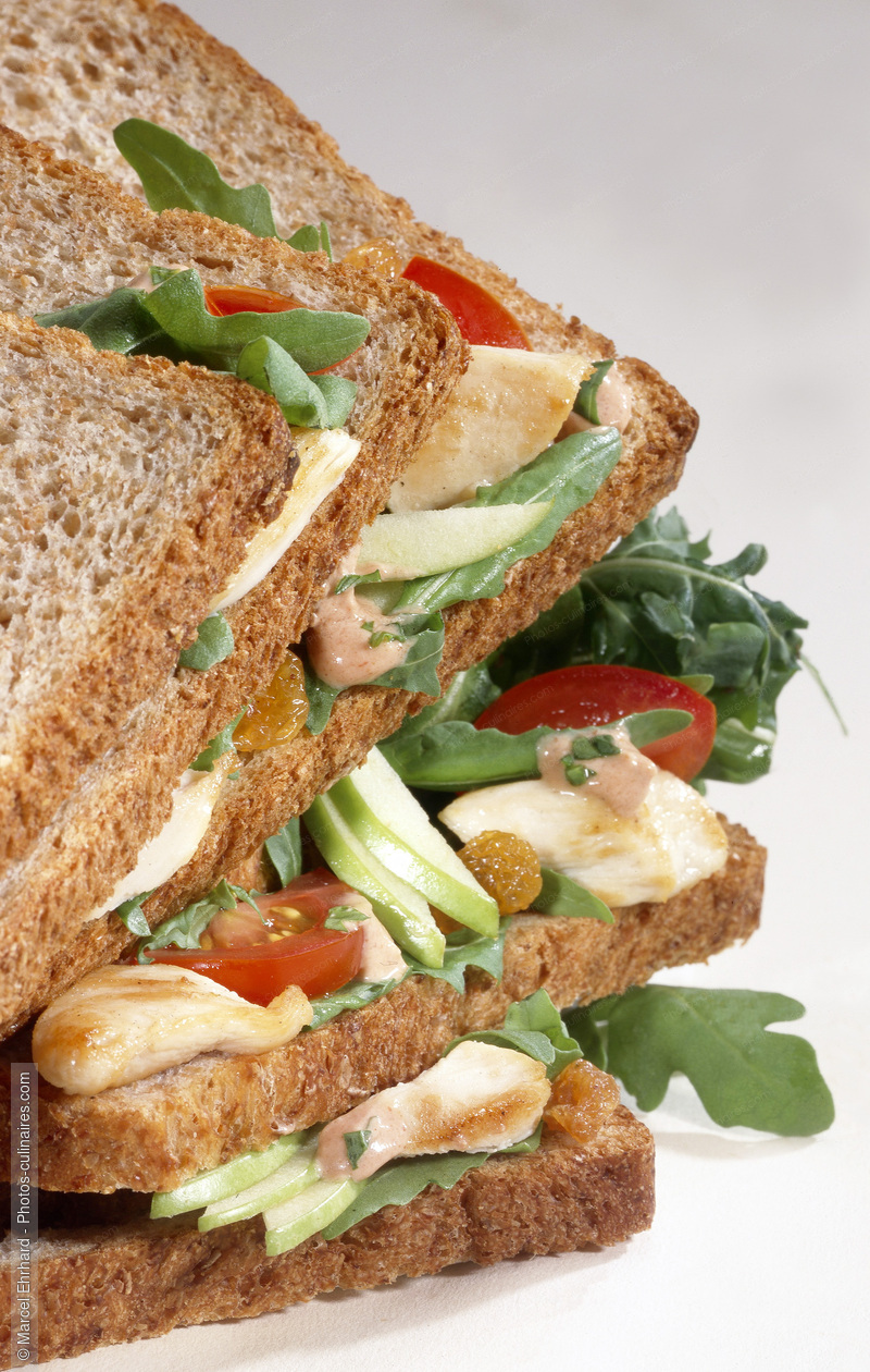 Sandwich club de poulet au pain de seigle - photo r&eacute;f&eacute;rence KP158.jpg