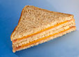 Sandwich club jambon fromage sur pain de seigle