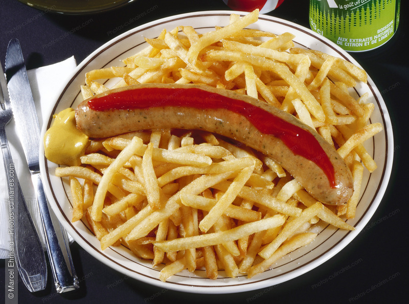 Saucisse a griller et frites - photo r&eacute;f&eacute;rence PC1118.jpg