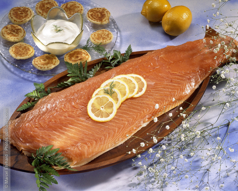 Saumon fum&eacute;e et blinis - photo r&eacute;f&eacute;rence PO490.jpg