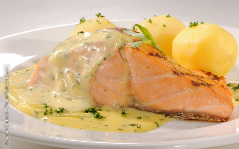 Saumon grill&eacute; sauce b&eacute;arnaise - photo r&eacute;f&eacute;rence PO462N.jpg