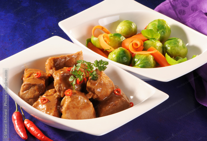 Saut&eacute; de porc caram&eacute;lis&eacute; au piment rouge - photo r&eacute;f&eacute;rence PC967N.jpg