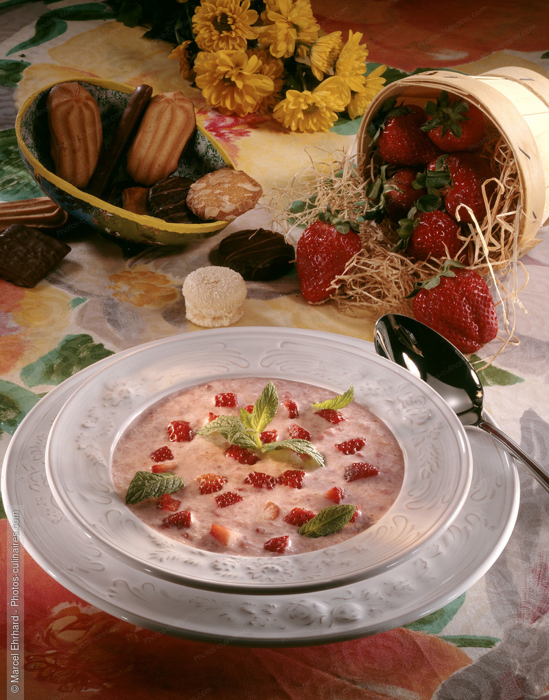Soupe de fraises fra&icirc;ches - photo r&eacute;f&eacute;rence FRU78.jpg