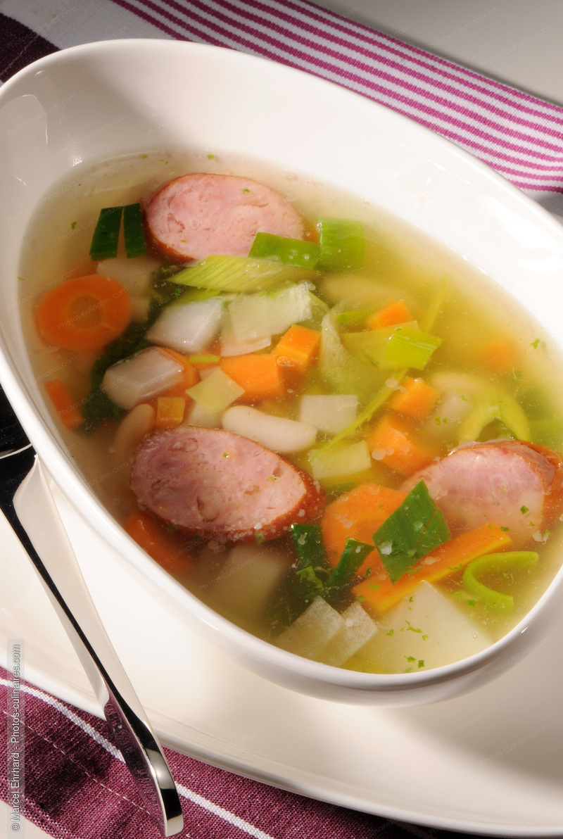 Soupe de l&eacute;gumes et saucissons - photo r&eacute;f&eacute;rence SO23N.jpg