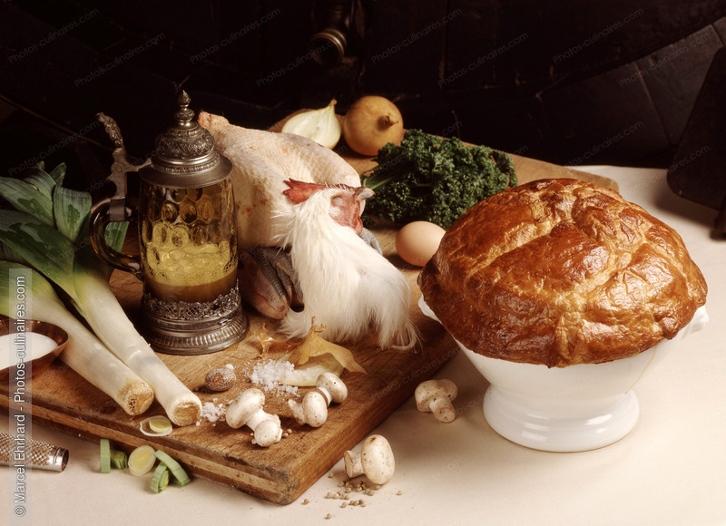 soupe de poule et l&eacute;gume &agrave; la bi&egrave;re en soufflet - photo r&eacute;f&eacute;rence SO3.jpg