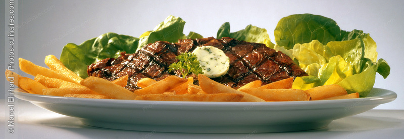 Steak, frites et salade verte - photo r&eacute;f&eacute;rence PC229.jpg