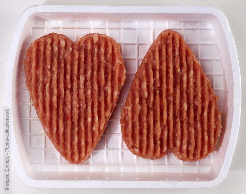 Steak hach&eacute; cru en forme de coeur - photo r&eacute;f&eacute;rence VC147.jpg