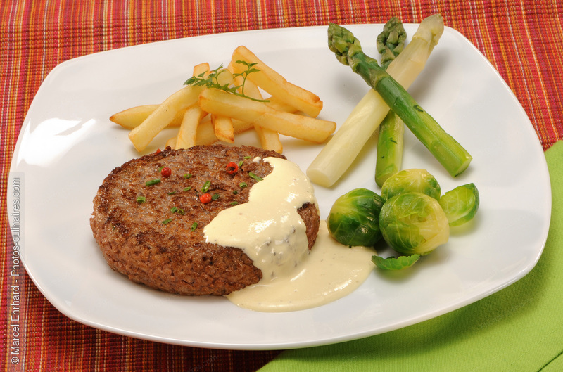 Steak hach&eacute; napp&eacute; - photo r&eacute;f&eacute;rence PC987N.jpg