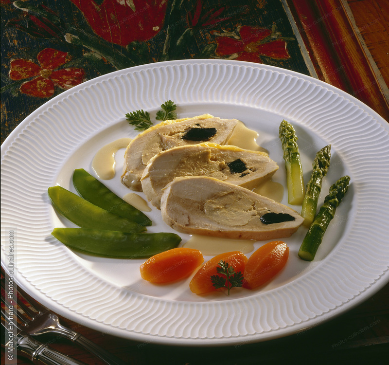 Supr&ecirc;me de pintade au foie gras et truffe - photo r&eacute;f&eacute;rence PC359.jpg