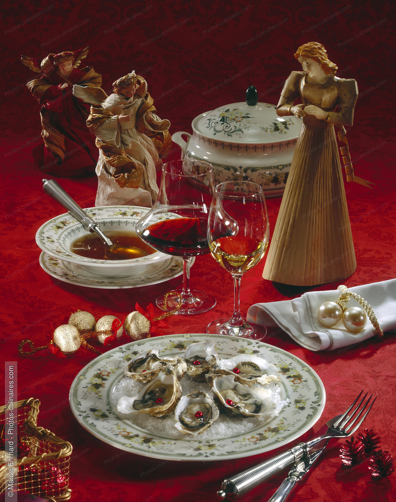 Table de No&euml;l garnie d'anges - photo r&eacute;f&eacute;rence PC374.jpg
