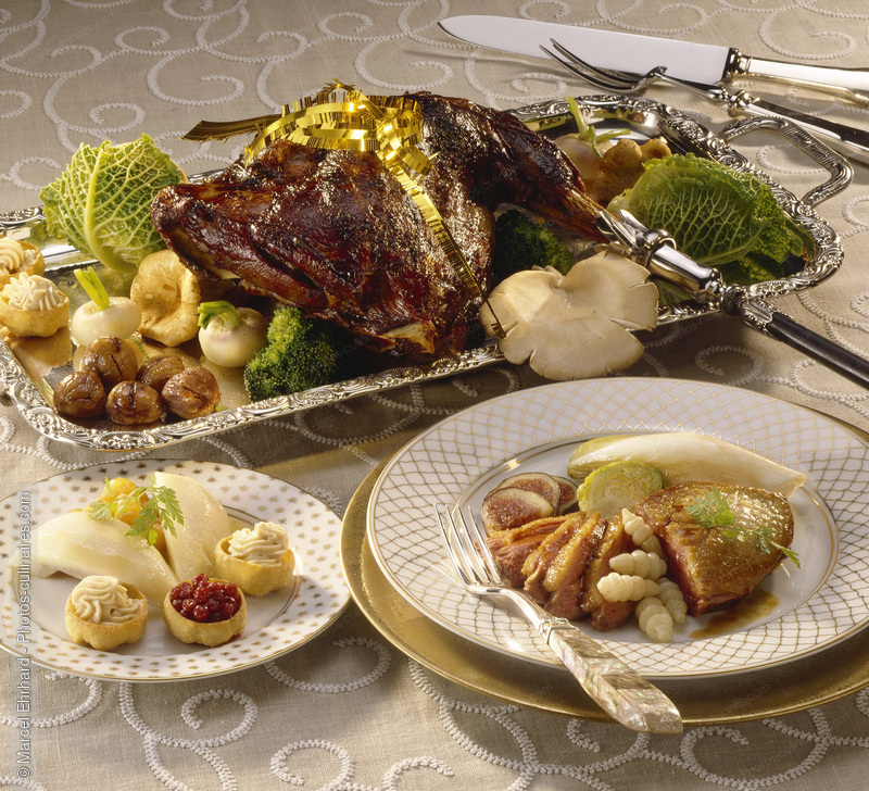 Table de No&euml;l - photo r&eacute;f&eacute;rence PC879.jpg