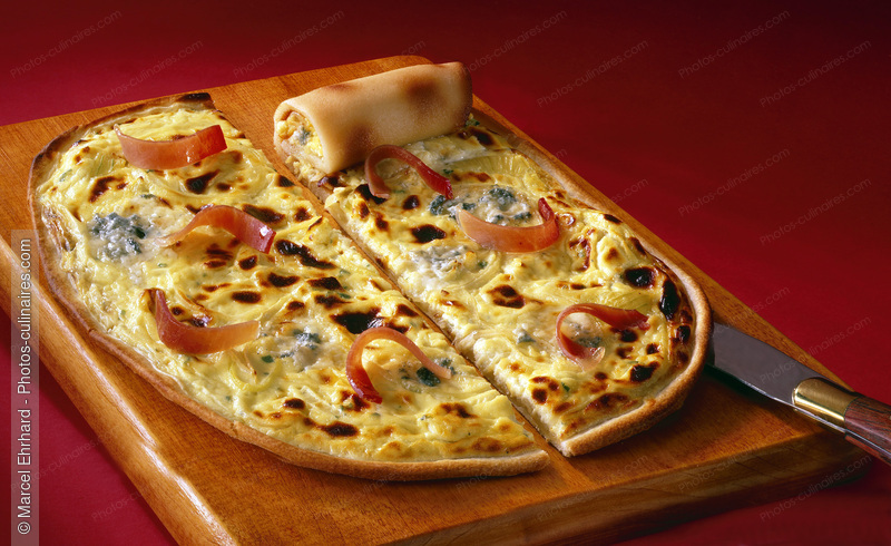 Tarte flamb&eacute;e aux lamelles de saumon - photo r&eacute;f&eacute;rence TT42.jpg
