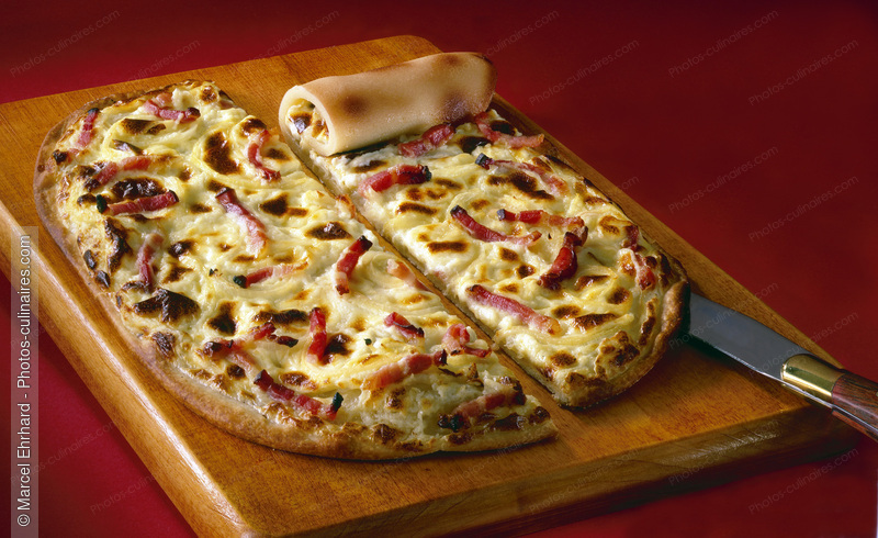 Tarte flamb&eacute;e aux lardons roul&eacute;e - photo r&eacute;f&eacute;rence TT41.jpg