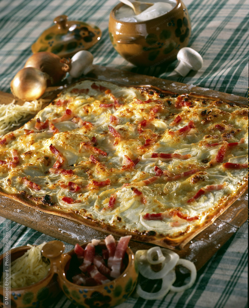 Tarte flamb&eacute;e gratin&eacute;e ou Flammekueche - photo r&eacute;f&eacute;rence TT38.jpg