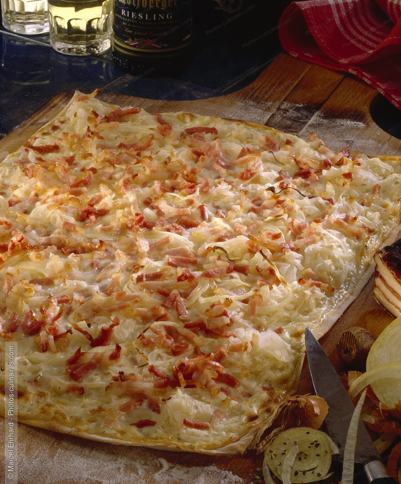 Tarte flamb&eacute;e ou "Flammekueche" &agrave; la choucroute - photo r&eacute;f&eacute;rence CHO60.jpg