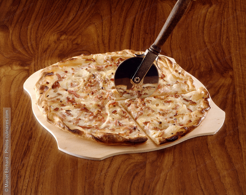 Tarte flamb&eacute;e ou "Flammekueche" - photo r&eacute;f&eacute;rence TT10.jpg