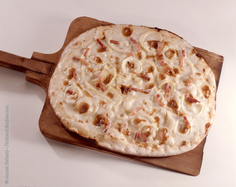Tarte flamb&eacute;e ou "Flammekueche" - photo r&eacute;f&eacute;rence TT11.jpg