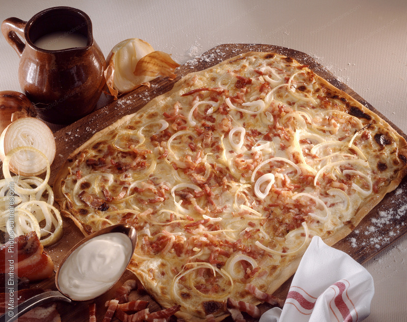 Tarte flamb&eacute;e ou "Flammekueche" - photo r&eacute;f&eacute;rence TT12.jpg