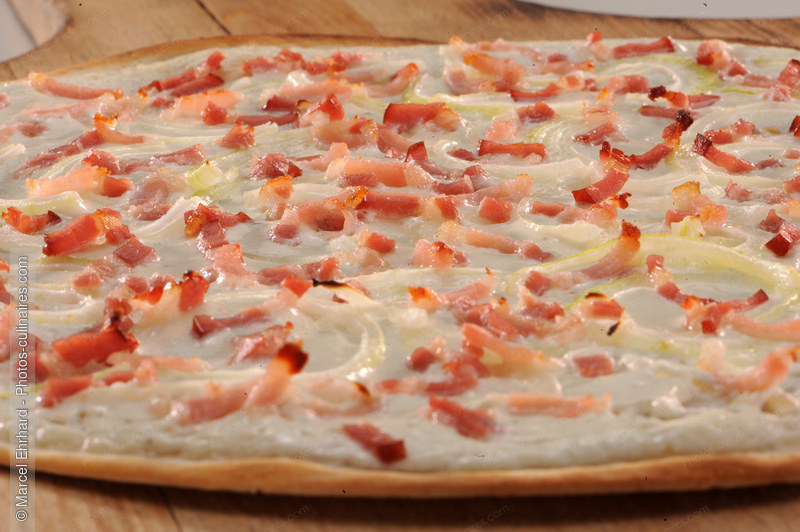 Tarte flamb&eacute;e ou flammekueche - photo r&eacute;f&eacute;rence TT128N.jpg