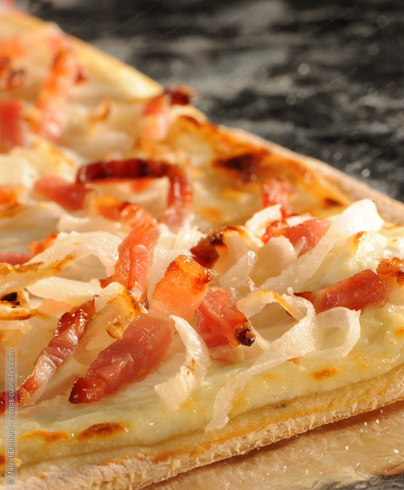 Tarte flamb&eacute;e ou flammekueche - photo r&eacute;f&eacute;rence TT129N.jpg