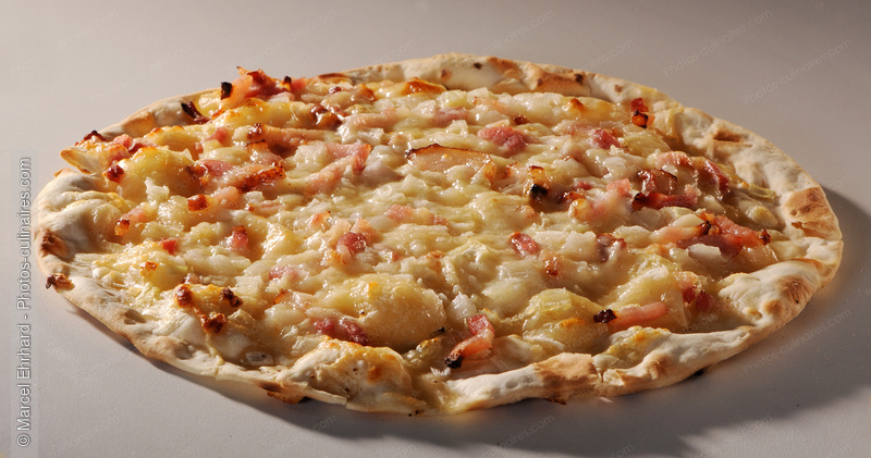 Tarte flamb&eacute;e ou flammekueche - photo r&eacute;f&eacute;rence TT131N.jpg