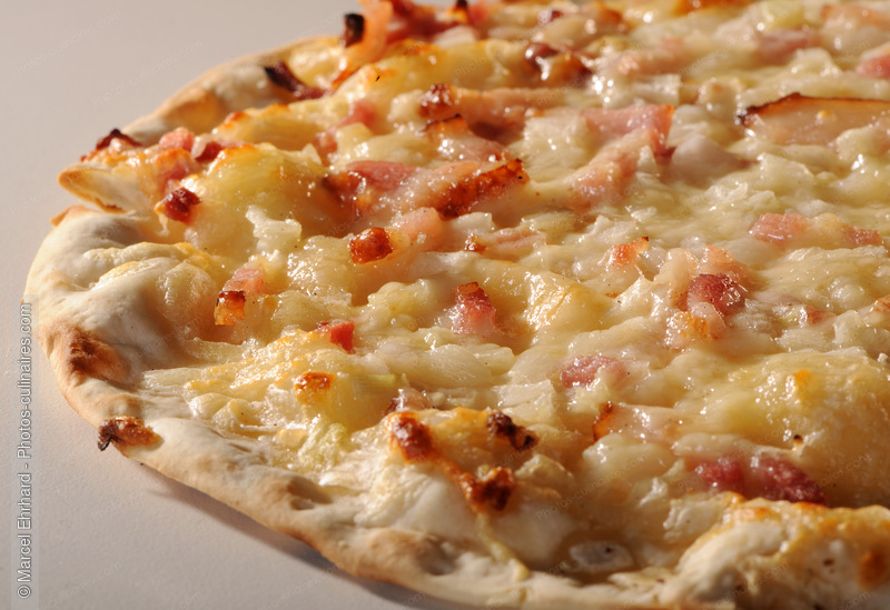 Tarte flamb&eacute;e ou flammekueche - photo r&eacute;f&eacute;rence TT133N.jpg