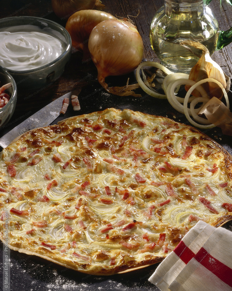 Tarte flamb&eacute;e ou flammekueche - photo r&eacute;f&eacute;rence TT137.jpg