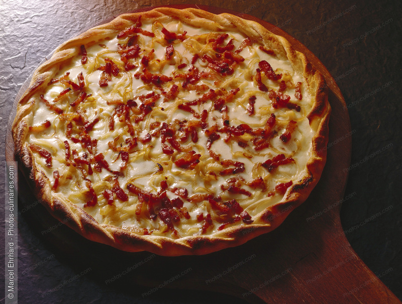 Tarte flamb&eacute;e ou "Flammekueche" - photo r&eacute;f&eacute;rence TT89.jpg