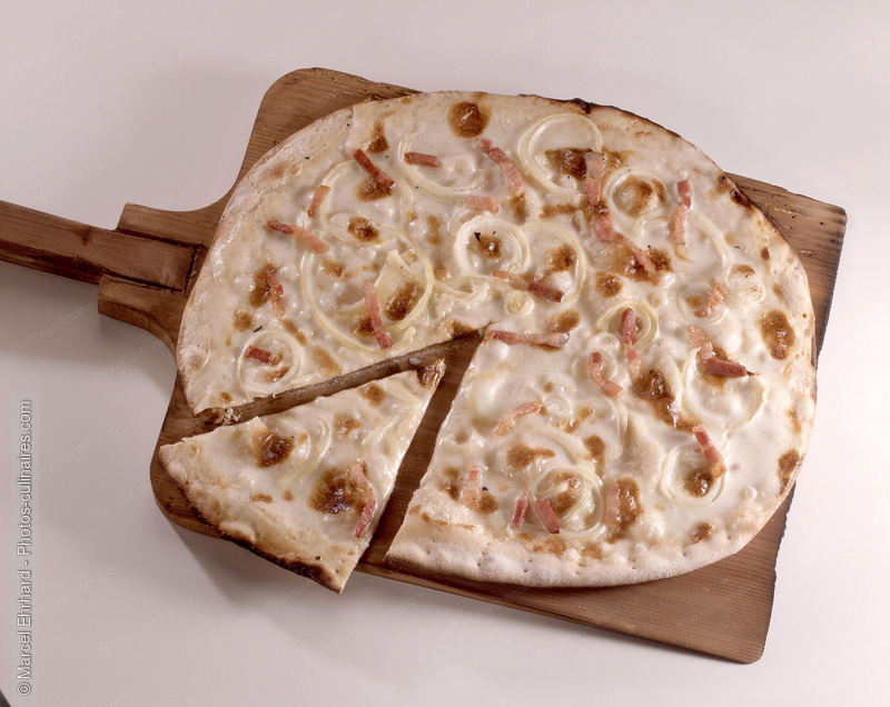 Tarte flamb&eacute;e ou "Flammekueche" - photo r&eacute;f&eacute;rence TT9.jpg