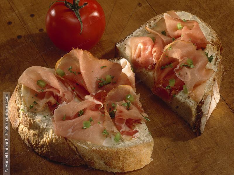 Tartine tranch&eacute;e au beurre et au jambon fum&eacute; - photo r&eacute;f&eacute;rence KP91.jpg