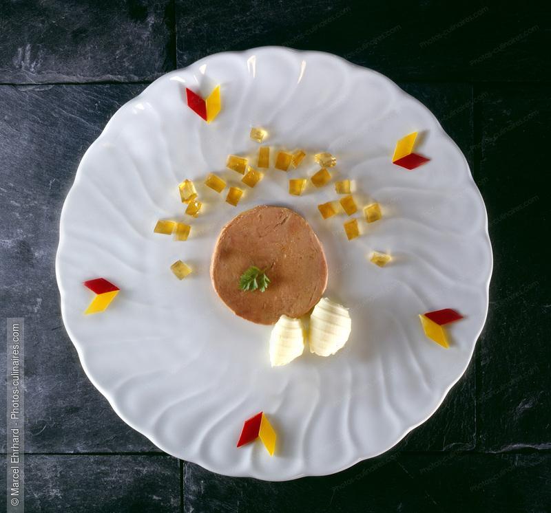 Tranche de foie gras sur assiette - photo r&eacute;f&eacute;rence FG45.jpg