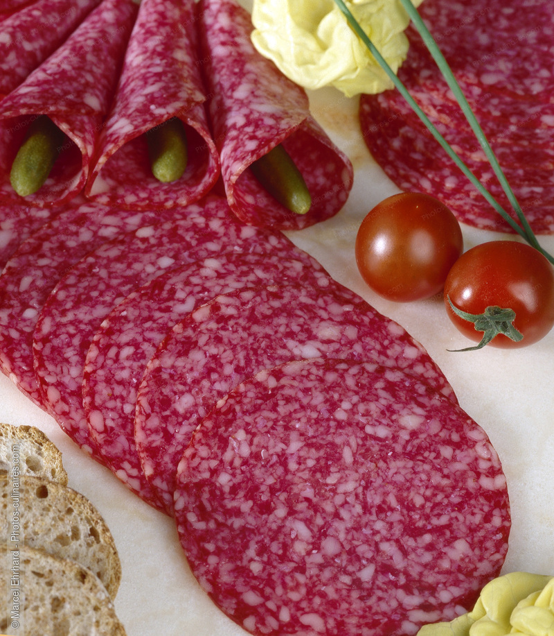 Tranches de salami coup&eacute;es - photo r&eacute;f&eacute;rence CH197.jpg