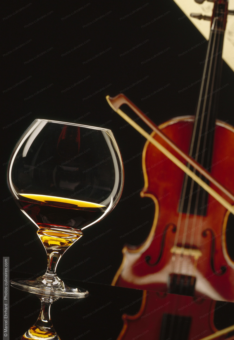 Verre de cognac et violon - photo référence BO207.jpg