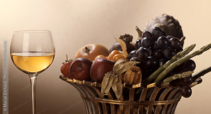 Verre de vin blanc d'Alsace et coupe de fruits - photo référence BO3.jpg
