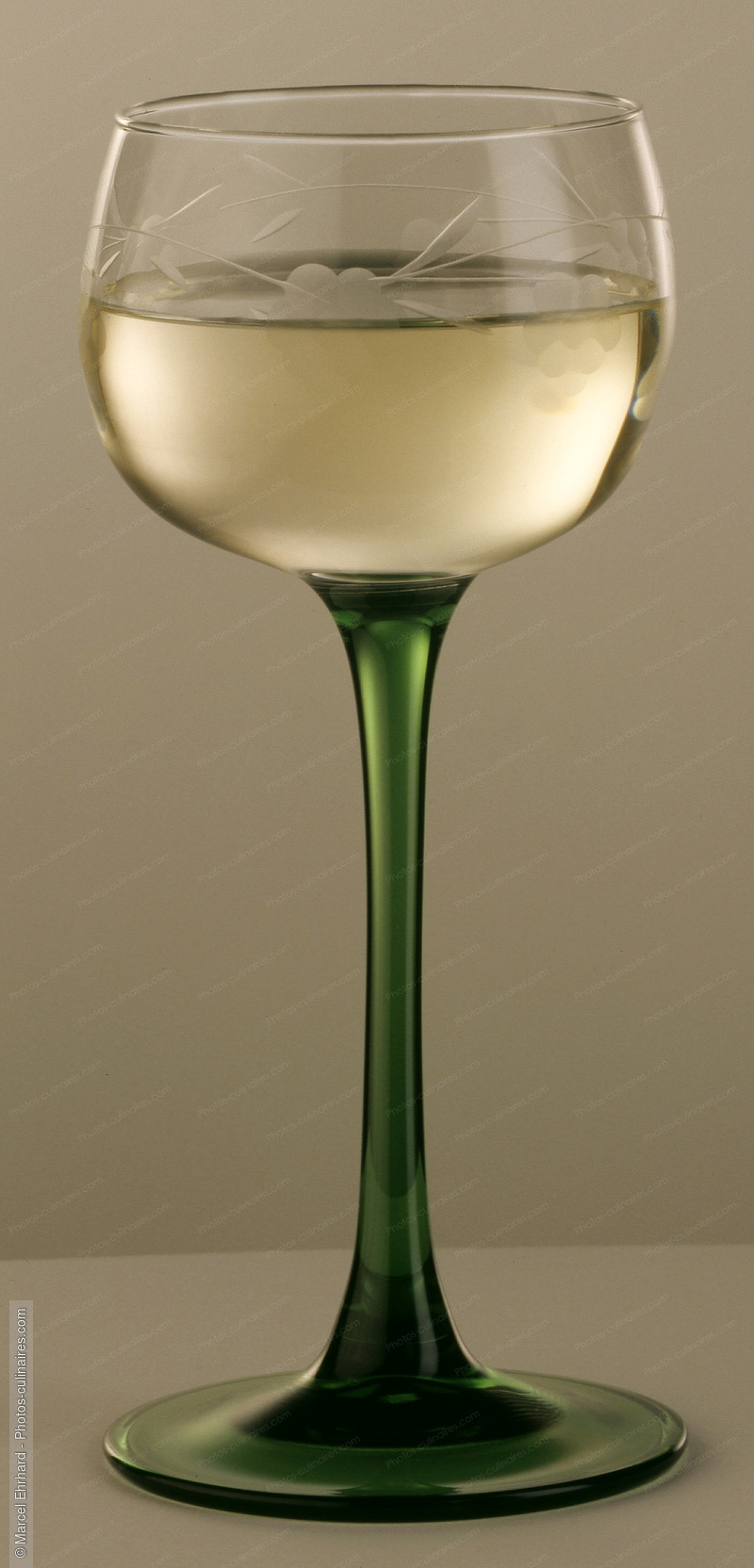 Verre de vin blanc d'alsace - photo r&eacute;f&eacute;rence BO28.jpg