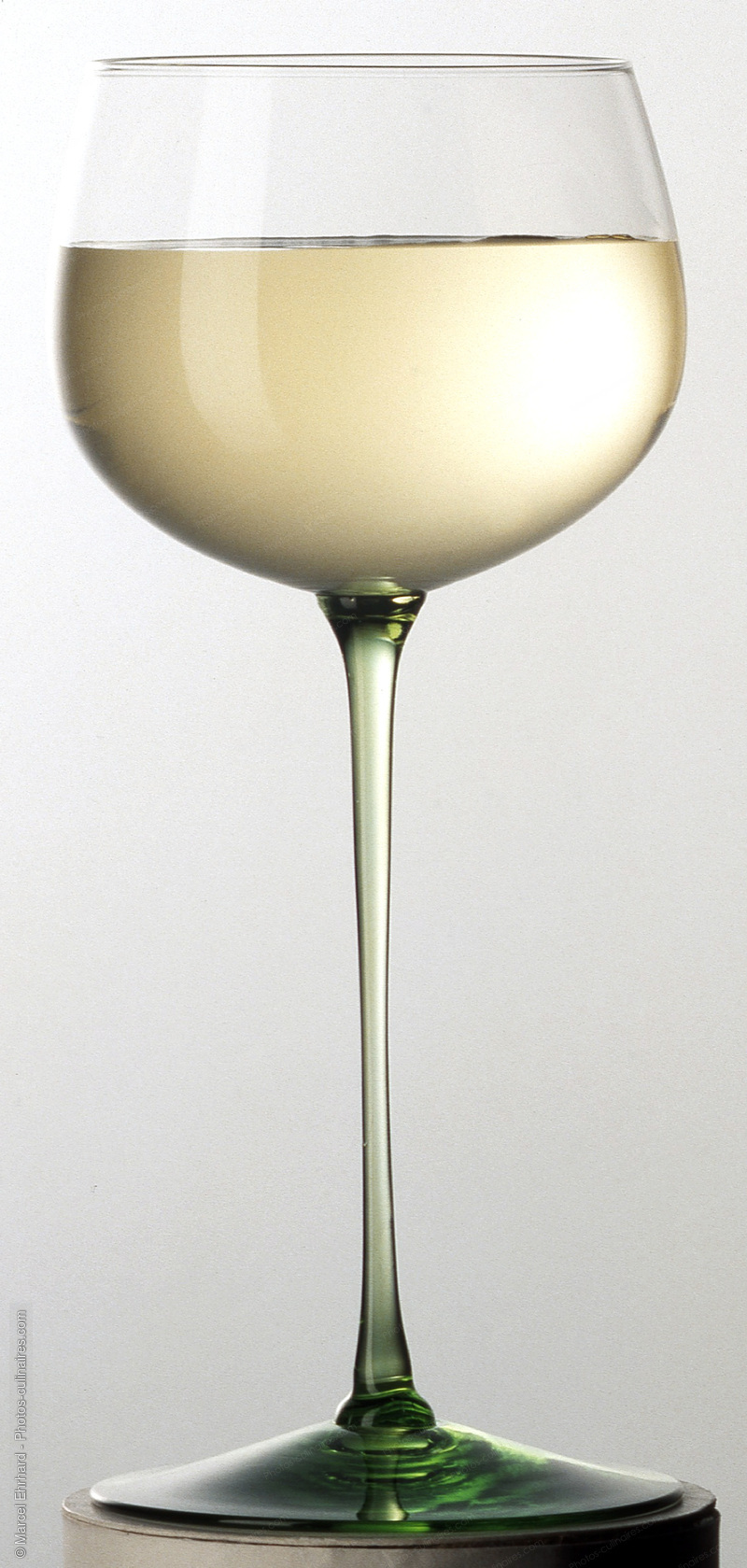 Verre de vin blanc d'alsace - photo r&eacute;f&eacute;rence BO39.jpg