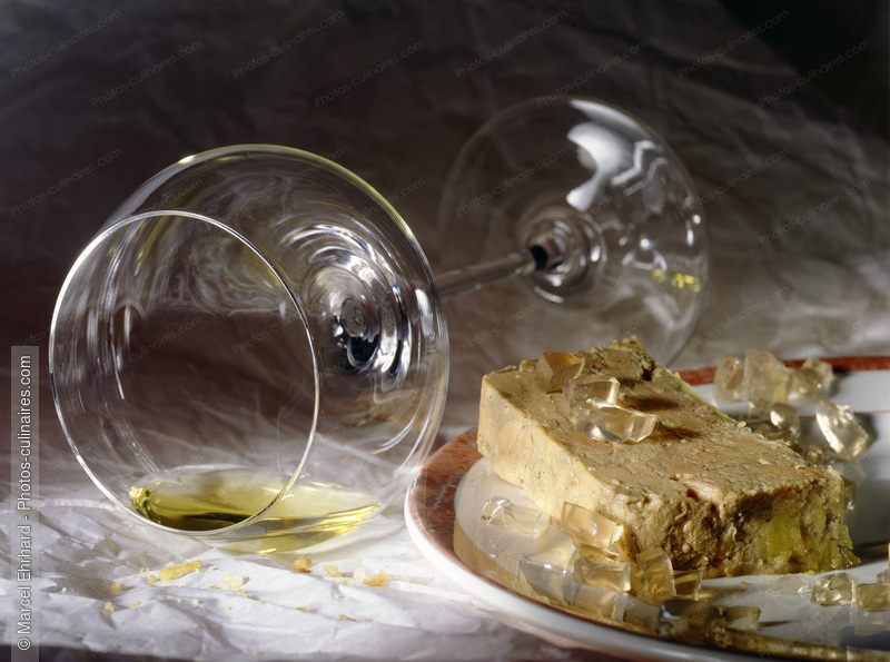 Verre de vin blanc et foie gras - photo r&eacute;f&eacute;rence BO105.jpg