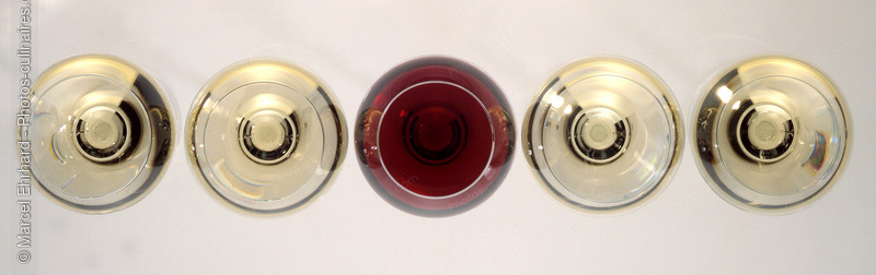 Verre de vin blanc et rouge d'Alsace - photo r&eacute;f&eacute;rence BO4.jpg
