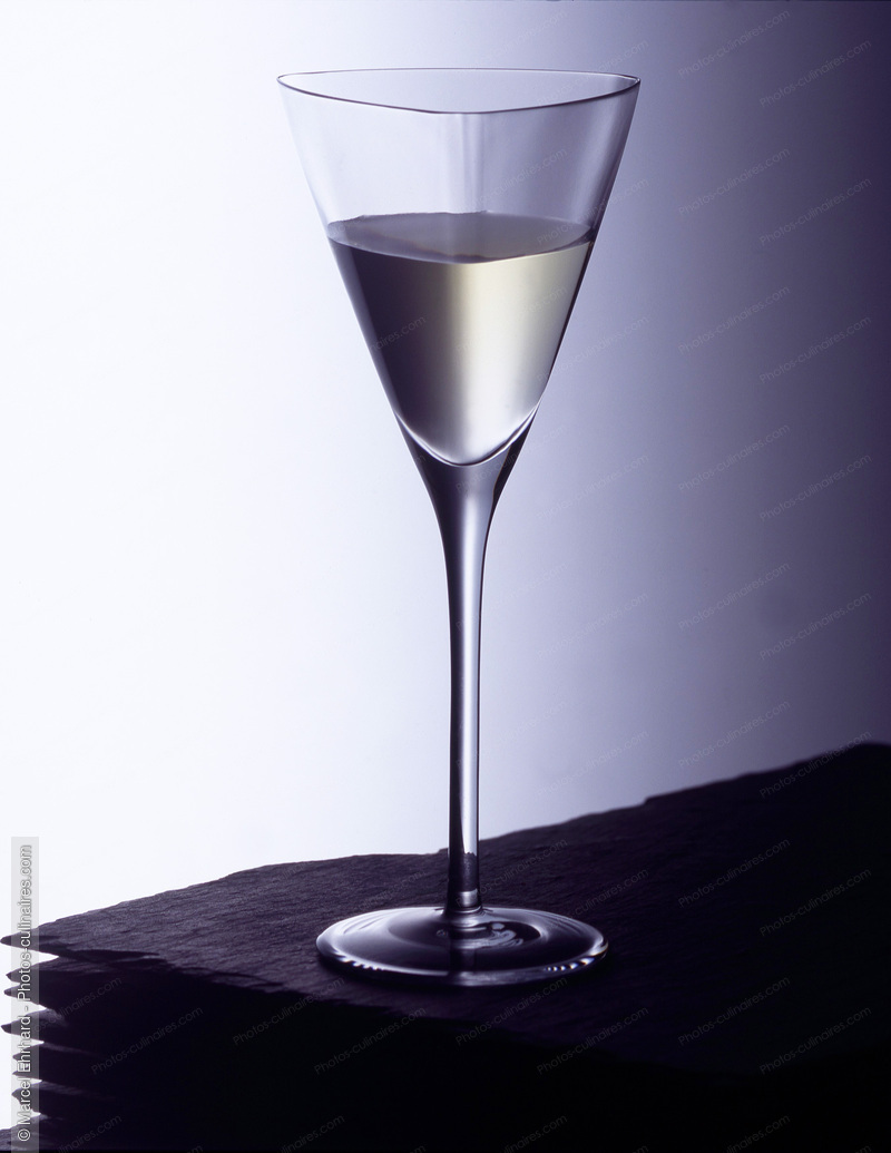 Verre de vin blanc - photo r&eacute;f&eacute;rence BO274.jpg