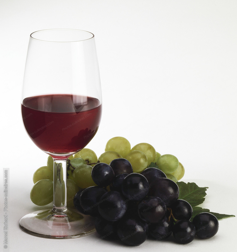 Verre de vin rouge et raisins - photo référence BO289.jpg