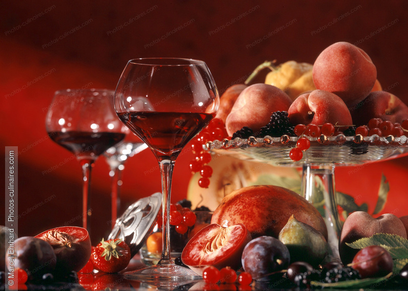 Verres de vin rouge et coupe de fruits - photo r&eacute;f&eacute;rence BO16.jpg
