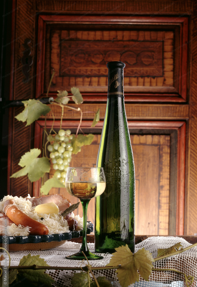 Vin d'Alsace et choucroute - photo r&eacute;f&eacute;rence BO17.jpg